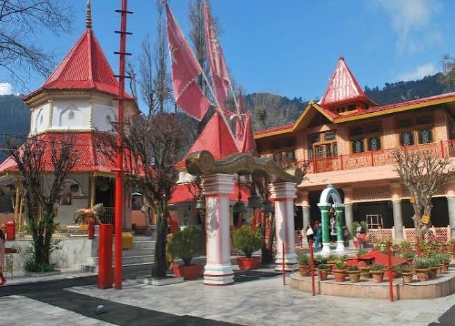 Famous Temple Near Hotel Lake And Woods